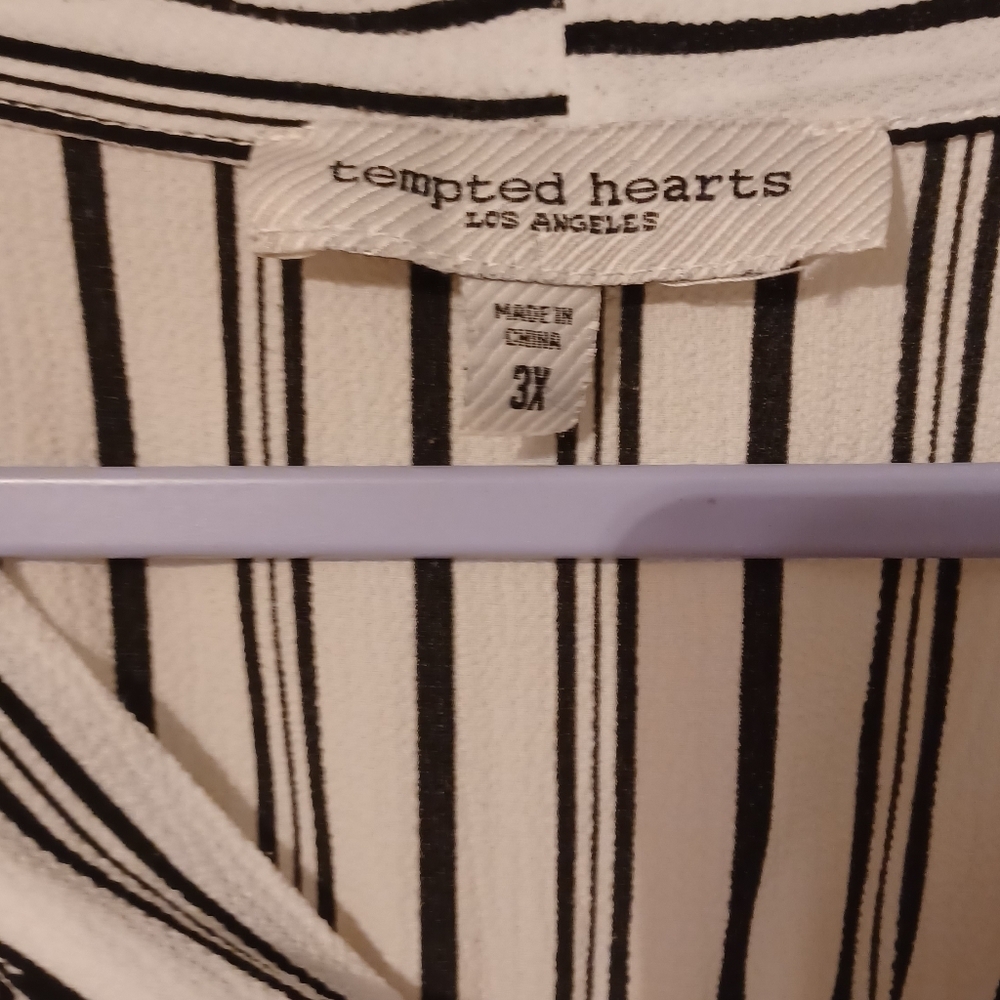 💰 Tempted Hearts Tie Front Blouse - Picture 4 of 9